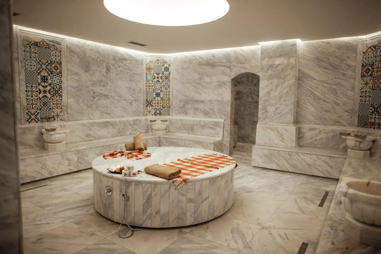 Grand Blue Fafa Resort & Spa Kryemedhej 5*,