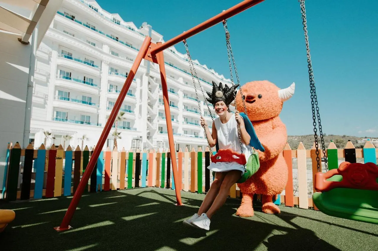 Grand Blue Fafa Resort & Spa Kryemedhej Албания